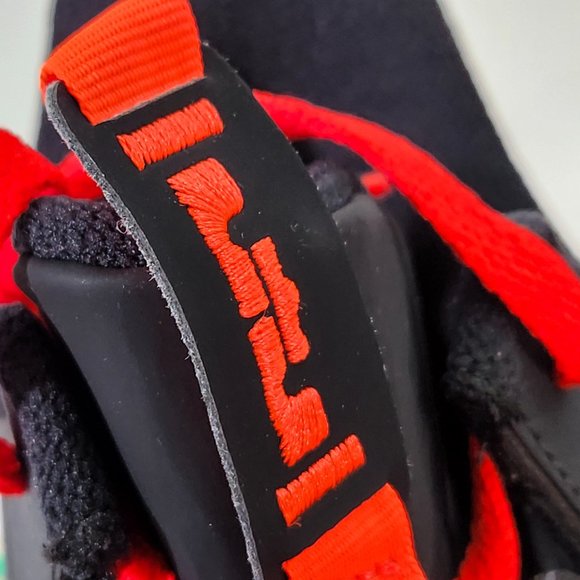 Nike Lebron Witness V Men's Basketball Sneaker Shoe Limited Black CQ9380-005 - Picture 10 of 12